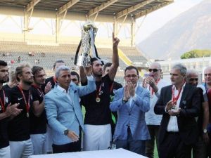 Manisaspor Şampiyonluk Kupasını Kaldırdı
