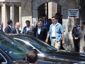 Başbakan Yıldırım, Mevlana Müzesi’ni Ziyaret Etti