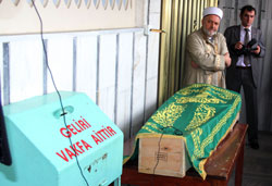 Rize'de Cenazedeki Bağışa Bakan Tepkisi