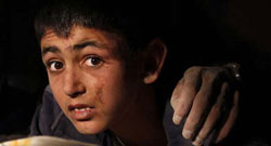 Yılın basın fotoğrafı 'enkaz altındaki Yunus'