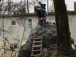 400 Tonluk Kayayı Parçaladılar