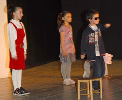 Müdür Yönetmen Öğretmenler Oyuncu!