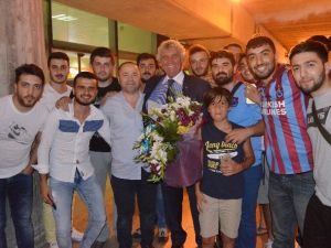 Trabzonspor Taraftarı, Belçikalı Efsane Kaleci Jan Marie Pfaff’ı Coşkuyla Karşıladı
