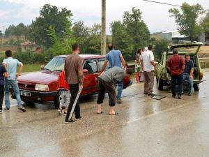 Kazaya Yardım Etmek İsterken Kaza Yaptılar