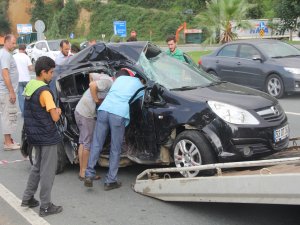 Rize'de Yolcu Otobüsü ile Otomobil Çarpıştı 2’si Ağır 5 Yaralı