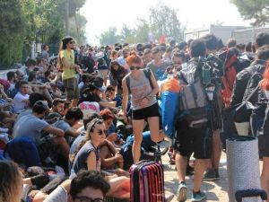 Zeytinli Rock Festivali İçin On Binlerce Kişi Edremit’e Akın Ediyor