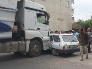 Kamyon İle Otomobil Çarpıştı: 1 Yaralı