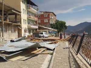 Gümüşhane’de Rüzgar Çatıları Uçurdu