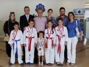 İhlas Eğitim Kurumları Karatede Şov Yaptı