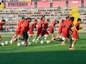 Eskişehirspor, Şanlıurfaspor Maçına Taraftarı Önünde Hazırlanıyor