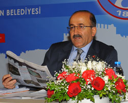 3 yıllık icraatlerini 3 saatte anlattı