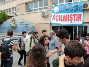 Öğrenciler Siyasi Malzeme Olmak İstemiyorlar