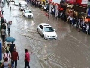 Zonguldak’ta Yollar Sular Altında Kaldı