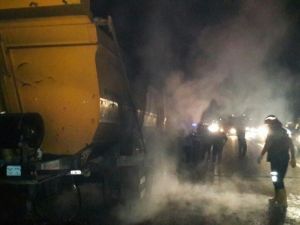 Sakarya’da Asfalt Zift’i Yüklü Tır’ın Lastikleri Yandı