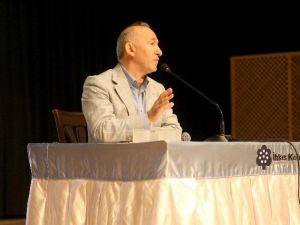 Prof. Dr. Şimşirgil: “Beşikten Mezara İlim Öğrenin Diyen Bir Dinin Mensuplarıyız”