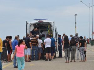 İskeleden Denize Düşen Kişiyi Vatandaşlar Kurtardı