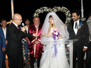 Başbakan Yardımcısı Mehmet Şimşek, Yeğeninin Düğününe Katıldı