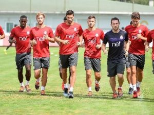 Galatasaray, Çalışmalarına Ara Vermeden Başladı