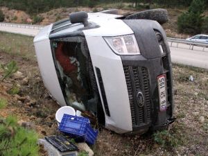 Kastamonu’da Minibüs Şarampole Devrildi: 2 Yaralı