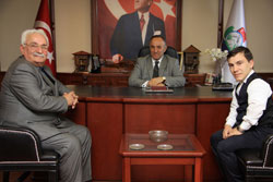 Rize Valisi'ne Atma Türkü Attılar