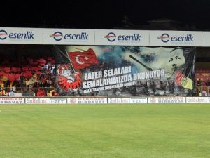 Yeni Malatyaspor Taraftarından ‘Darbe’ Koreografisi
