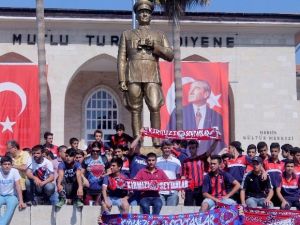 Mersin İdmanyurdu Taraftarları Ve Futbolcuları, Yardım İçin Belediyeye Yürüdü