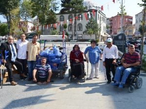 Engelli Vatandaştan Engelliler Derneğine Mavi Kapak