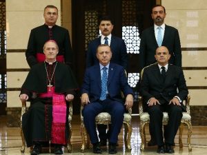 Cumhurbaşkanı Erdoğan, Vatikan’ın Büyükelçisi Russell’ı Kabul Etti