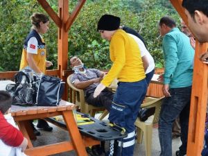 Otomobil Minibüse Çarptı: 5 Yaralı