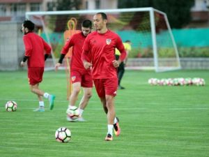 Umut Bulut Yeni Takımıyla Antrenmana Katıldı