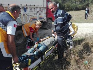 Yolcu Otobüsü Kamyona Çarptı: 3 Yaralı