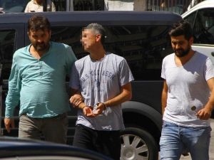 Ağlayarak Girdiği Adliyede Tutuklandı