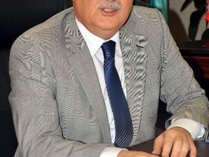 Eski Rektör Meslekten İhraç Edildi