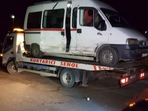 Karabük’te İki Servis Aracı Çarpıştı: 14 Yaralı