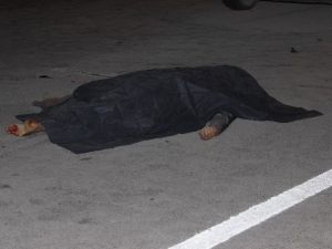 Düğünden Dönen Aileye Otomobil Çarptı: 1 Ölü, 1 Ağır Yaralı