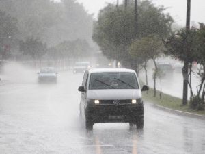 Adana’da Sıcaklara Yağmur Molası