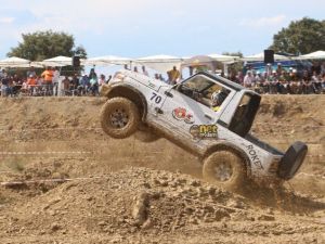 1. Off-road Şenliği’nde Yarışan Arazi Araçları Nefesleri Kesti