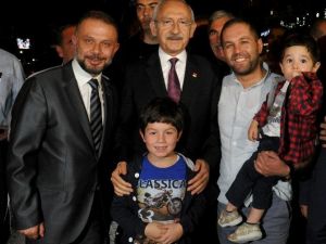 Chp Genel Başkanı Kılıçdaroğlu, Şehit Ailesini Ziyaret Etti