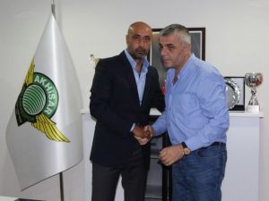Akhisar Belediyespor’da Tolunay Kafkas İmzaladı