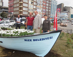 Rize`de Kayık Karaya Oturdu