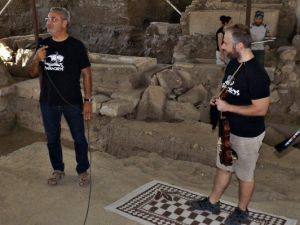 Kazma Kürek Sesine, Klasik Müzik Notaları Karıştı