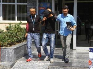 Camı Kırılan Araçtan Uyuşturucu Çıktı