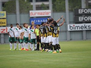 Bursaspor, Arap Ekibini Farklı Mağlup Etti