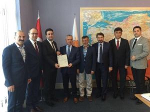 Ak Parti Tepebaşı İlçe Başkanı İbrahim Yılmaz Kaynarca’ya Mazbatası Takdim Edildi