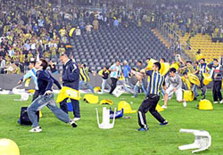 Fenerbahçe'ye 6 Maç Derbi Cezası!