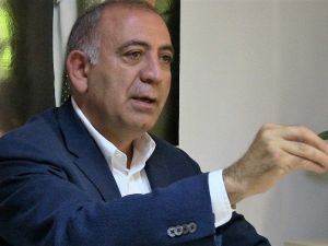 Gürsel Tekin: "Resmi Paylaşın Kendimi Taksim Meydanına Asacağım"