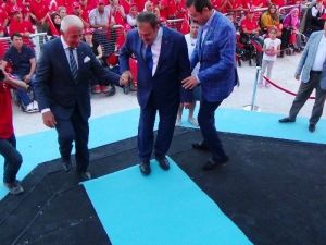 Bakan Eroğlu’ndan İş Adamına Halı Jesti