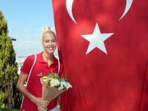 Basketbolun Tescilli Güzelleri Görücüye Çıktı