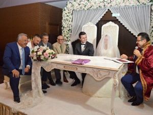 Özkan Sümer, Ersun Yanal Ve Kaleci Onur, Nikah Şahitliği Yaptı