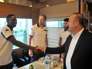Bakan Çavuşoğlu, Alanyaspor’un Kampını Ziyaret Etti